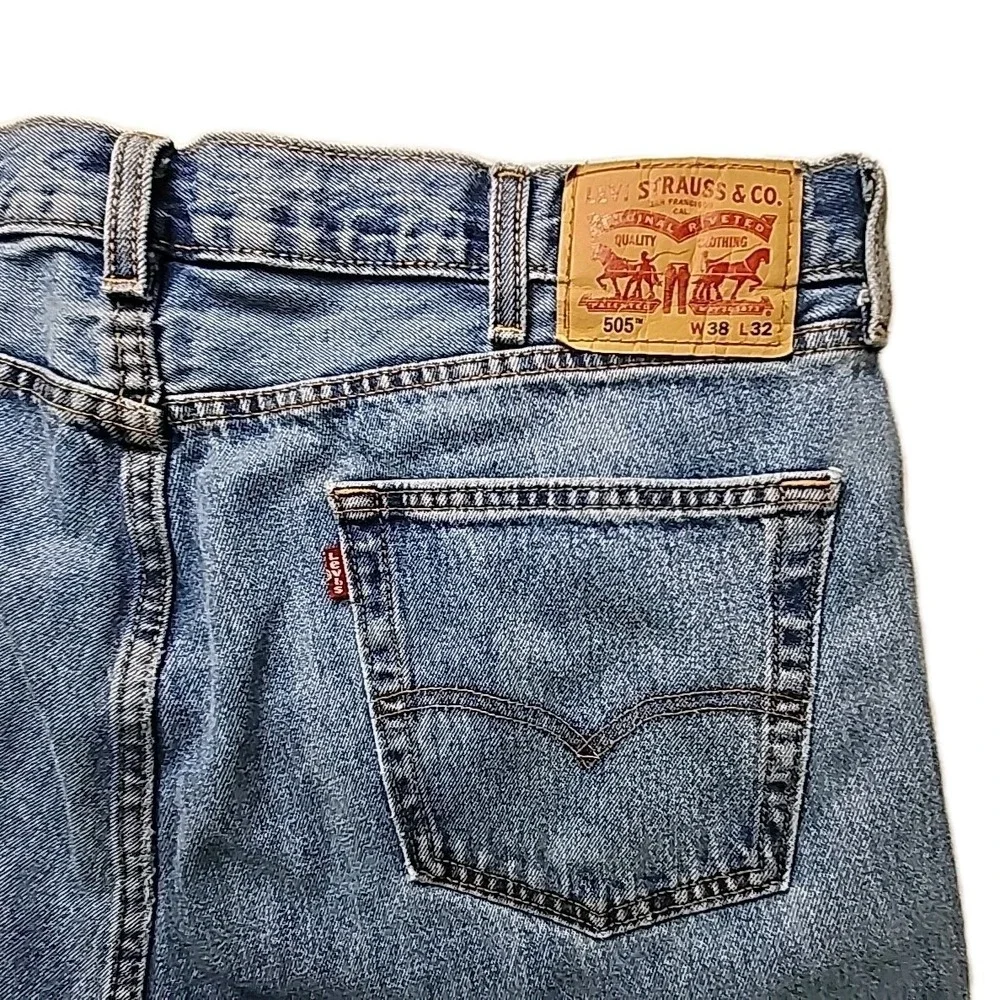 Levi's 505 Jeans Mens 38x32 Straight Leg Regular Fit Medium Wash Western Classic